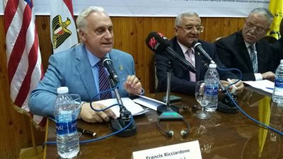 تفاصيل افتتاح رئيس الجامعة الأمريكية لمركز التطوير المهني بجامعة المنيا