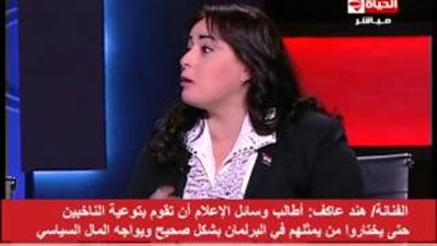 بالفيديو.. لبنى عسل تحرج هند عاكف على الهواء