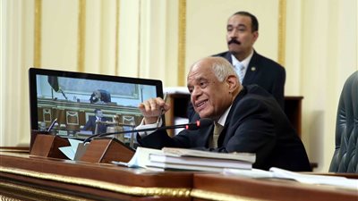 رئيس النواب يعلن الانتهاء من مناقشة قوانين الصحافة