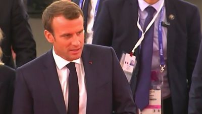 الرئيس الفرنسي إيمانويل ماكرون يصل ملعب نهائي المونديال