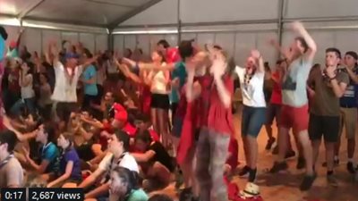 أطفال فرنسا يحتفلون بتقدم بلادهم على كرواتيا بنهائي كأس العالم (فيديو)