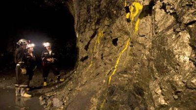 مطار القاهرة يستقبل نصف طن ذهب قادم من 