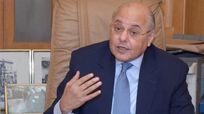 موسى مصطفى: «قدري أبو حسين» جمع بين خبرة السياسة وحنكة العمل التنفيذي