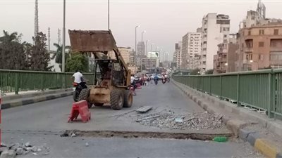 إصلاح فواصل كوبري الجيزة المعدني.. صور