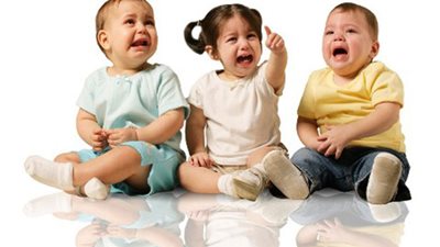 خطوات مهمة تساعد المرأة العاملة على التعامل مع طفلها