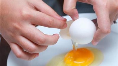 هاني الناظر يكشف طريقة بسيطة للتعرف على البيض الفاسد