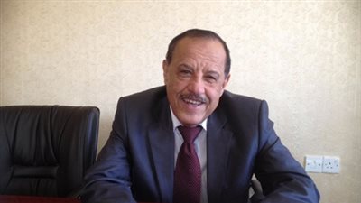 مسئول يمني يحذر من خطورة انتشار الجراد الصحراوي