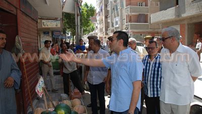 بالفيديو والصور.. محافظ أسيوط يتابع حملات إزالة إشغالات الطريق العام
