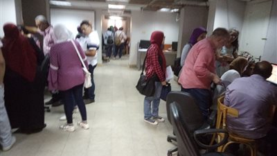 توافد طلاب المرحلة الأولى على معامل تنسيق «فنون جميلة» بالزمالك (صور)