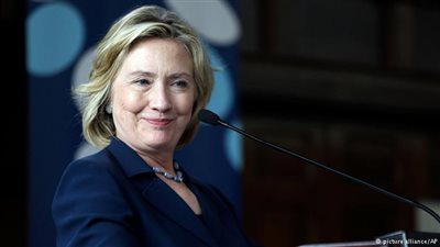 هيلاري كلينتون تُكابر: لن أعتذر عن استخدام البريد الإلكتروني الخاص