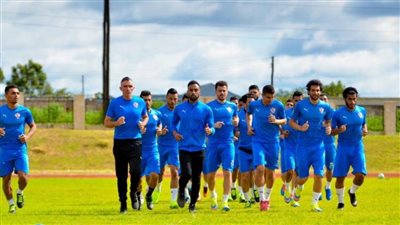 الزمالك ينهي مرانه الأخير في زامبيا.. سفير مصر يؤازر الأبيض.. تقسيم اللاعبين 3 مجموعات.. مشاركة المدرب ومنافسة بين الحراس