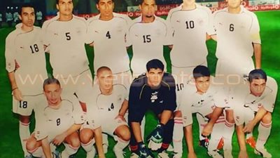 صورة نادرة تجمع «زيدان» ولاعبي المنتخب الأوليمبي بقيادة «غريب»