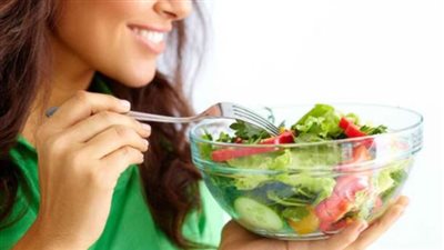 تحذير من تناول السلطة الجاهزة دون غسلها بعد وفاة شخصين بالاي كولاي