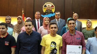 محافظ الفيوم يكرم أوائل شهادة الثانوية العامة