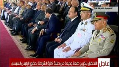 بالفيديو.. حديث ودي بين السيسي وعدلي منصور بـ«أكاديمية الشرطة»