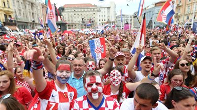 جماهير كرواتيا تحتشد لاستقبال المنتخب بعد فضية المونديال (صور)