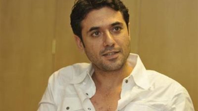 أحمد عز يضع السبكى في ورطة وتامر حسنى ينقذ الموقف