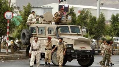 اليمن: المقاومة تسلم أسلحتها الثقيلة إلى قيادة عسكرية موحدة بعدن