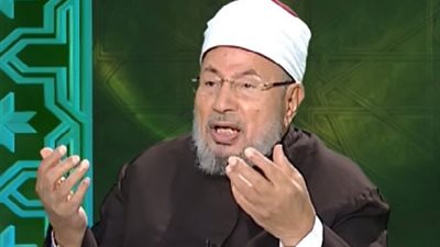 «القرضاوي» يدعو الأتراك إلى عدم مغادرة الميادين