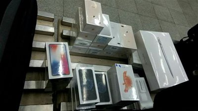 جمارك مطار القاهرة تضبط محاولة تهريب هواتف محمولة