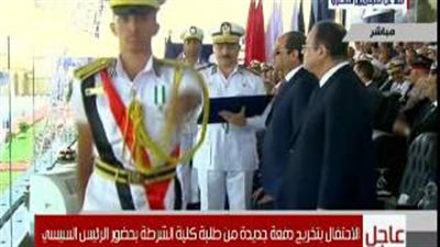 بالفيديو.. لحظة منح المتميزين من طلبة «الشرطة» نوط الواجب العسكري