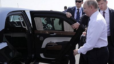 بوتين يصطحب «الوحش» لأول مرة خارج روسيا (فيديو وصور)