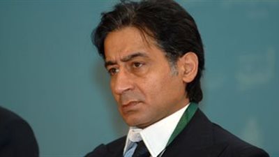 وصول عز وعسل لمقر محاكمتهما في قضية «تراخيص الحديد»