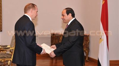 ننشر أسماء 19 سفيرا تلقى 