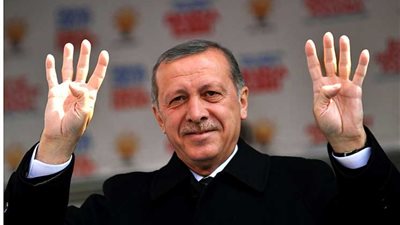 «هاآرتس»: «أردوغان» رفع شارة رابعة لمكايدة السيسي