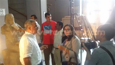 بالصور.. بدء تغليف تمثال منكاورع لنقله إلى المتحف المصري الكبير