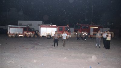 بالصور..الدفع بـ 15 سيارة إطفاء للسيطرة على حريق بالقرب من الجامعة الأمريكية