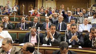 «عبدالعال» يحذر النواب من الحديث بـ«المحمول» أثناء الجلسة