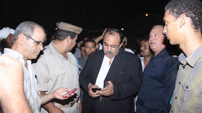 بالصور.. وصول محافظ القليوبية إلى موقع انهيار مصنع العبور