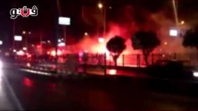 بالفيديو.. «ألتراس أهلاوي» يشعل «الشماريخ» أمام نادي الزمالك