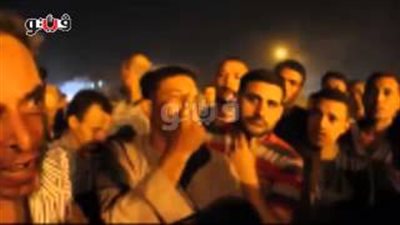 بالفيديو.. أهالي العبور:« المسئولين قالولنا معدات رفع الأنقاض في قناة السويس»