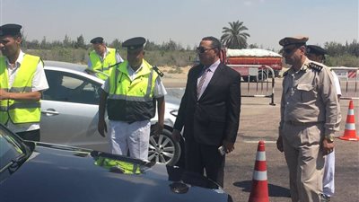 حملات مرورية للرادار والكشف عن المخدرات أعلى الطرق السريعة