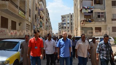 بالصور.. محافظ كفر الشيخ يتابع أعمال النظافة بحي مدرسة الزراعة