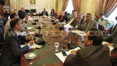 تقرير «قوى عاملة البرلمان» حول زيادة المعاشات.. اللجنة توصي بـ 10% زيادة بحد أدنى 75 جنيها.. مطالب بربطها مع نسبة التضخم.. إنشاء هيئة مستقلة لإدارة أموال التأمينات.. الحكومة: الزيادة قدرها 1