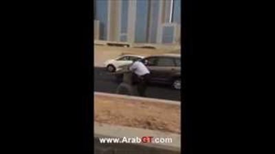 بالفيديو.. مشاجرة عنيفة بين سائقين في السعودية