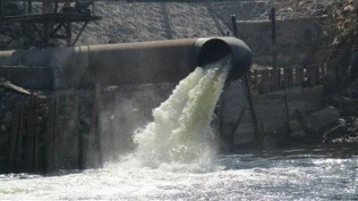 حكم إلقاء مياه الصرف الصحي في الأنهار والترع