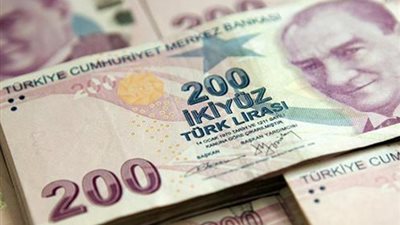 انخفاض الليرة التركية بعد تقرير عن إقالة عمداء الكليات