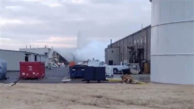 لحظة انفجار مصنع للطائرات بالولايات المتحدة الأمريكية | فيديو