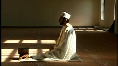 حكم الخلوة الشرعية للسجين بزوجته