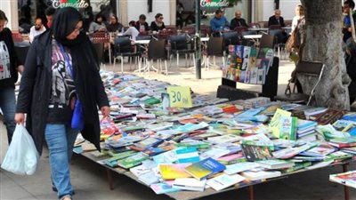 قانوني يوضح مصير مليون كتاب غير مصرح بتداولها.. وعقوبة المتهم