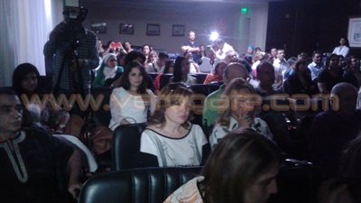 بالصور.. إلهام شاهين تبكي على نور الشريف في مهرجان الإسكندرية