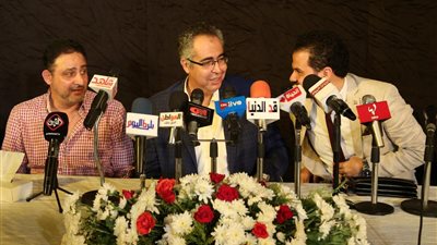 إسماعيل مختار بمؤتمر «حدث في بلاد السعادة»: مؤمن الحركة المسرحية