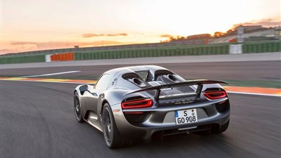 جمارك «بورش 918 سبايدر» الواردة من السعودية