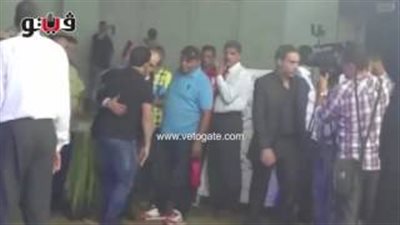 بالفيديو.. أحمد فتحي وسيد معوض يصلان عزاء طارق سليم