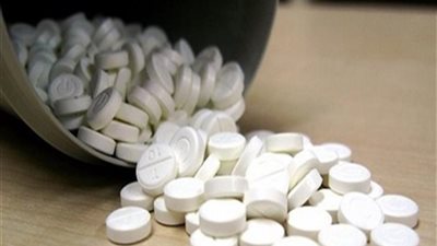 حبس راكب حاول تهريب 3 آلاف قرص مخدر عبر مطار القاهرة