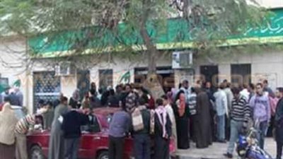 بالصور.. زحام بمكاتب بريد بني سويف لشراء شهادات القناة